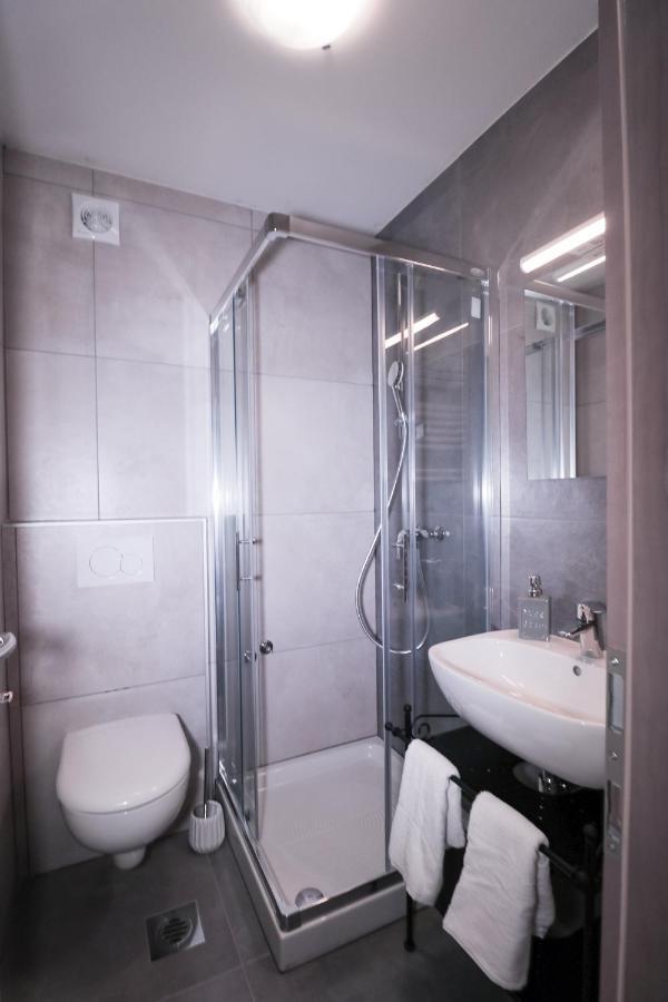 Apartments Pia ไพราน ภายนอก รูปภาพ