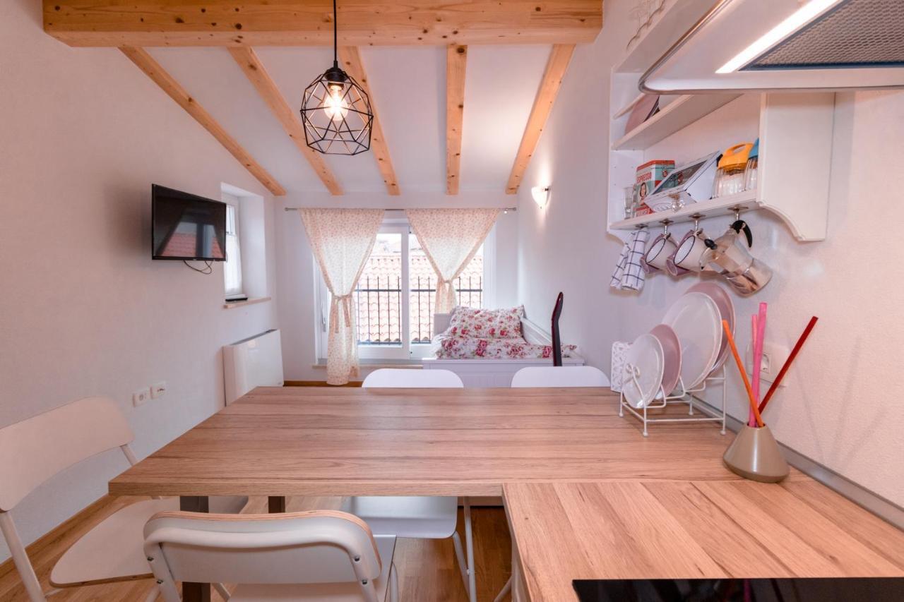 Apartments Pia ไพราน ภายนอก รูปภาพ