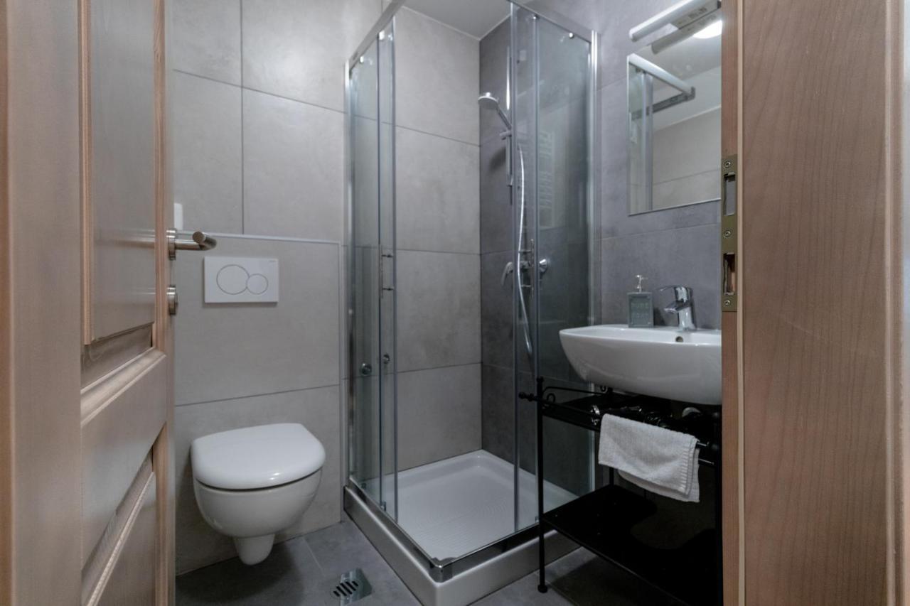Apartments Pia ไพราน ภายนอก รูปภาพ