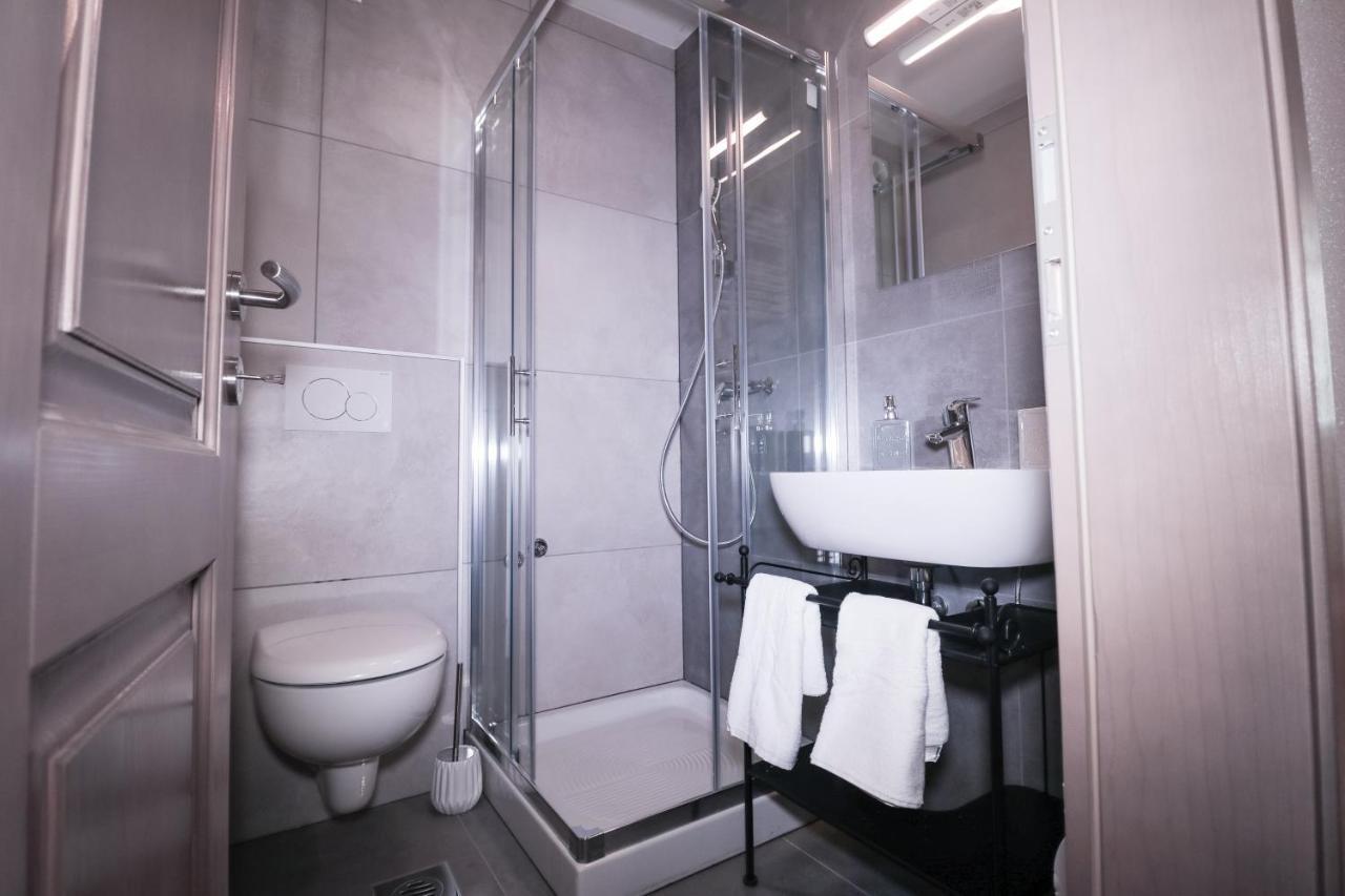 Apartments Pia ไพราน ภายนอก รูปภาพ