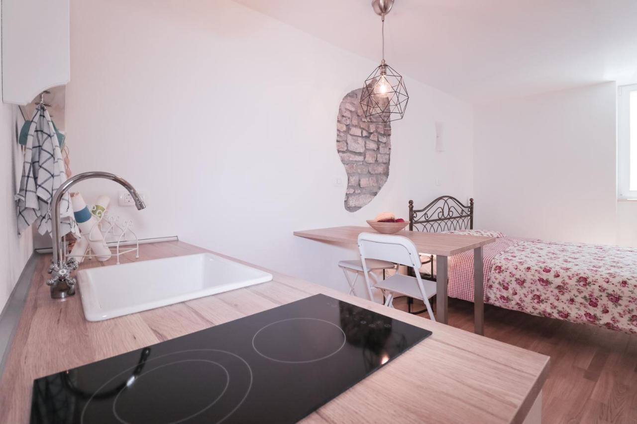 Apartments Pia ไพราน ภายนอก รูปภาพ